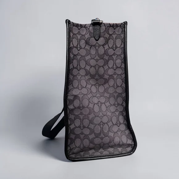 Coach Dempsey Tote 40 Signature Jacquard Tote COA, Dust Bag - Picture 5 of 14